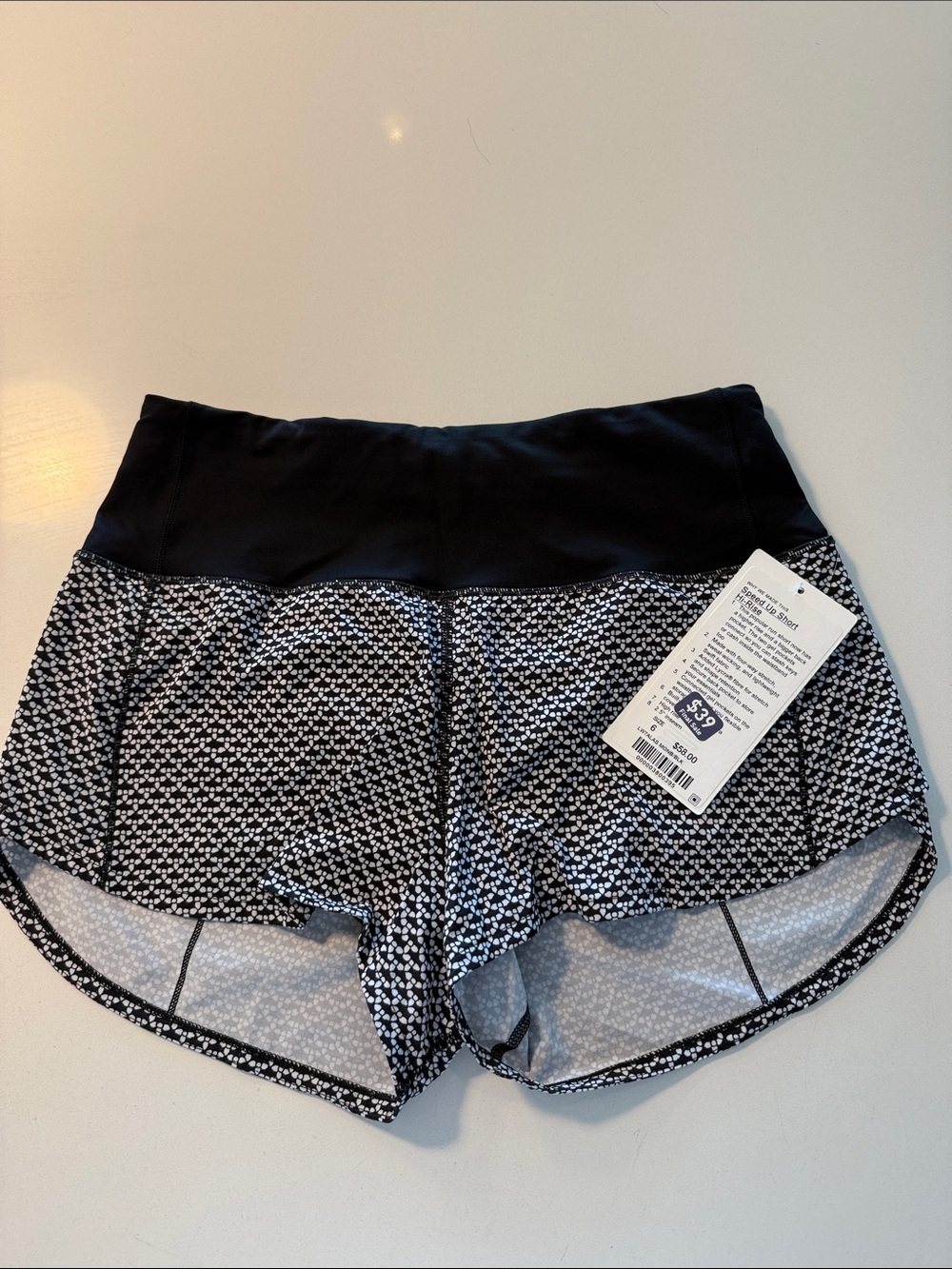 lululemon speed up shorts  Black and White Printed High-Rise